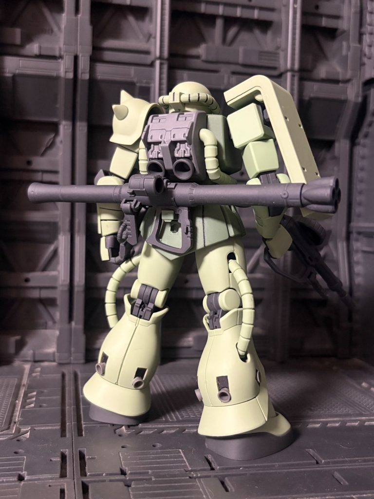 オデッサ作戦後に中期生産型からマイナーチェンジした機体、オデッサ作戦で敗北したジオンは戦力を宇宙方面の強化に回す、そのためF型も汎用性を重視した中期型から空間戦強化の必要性に迫られた。当時すでに開発が進んでいたR型の試験データを元にバックパックの大型化、脚部スラスターは標準装備に変更されたなおR型の実戦配備や統合計画の開始などの理由からF型後期生産の機体は前期、中期に比べて生産数が少なくなっている