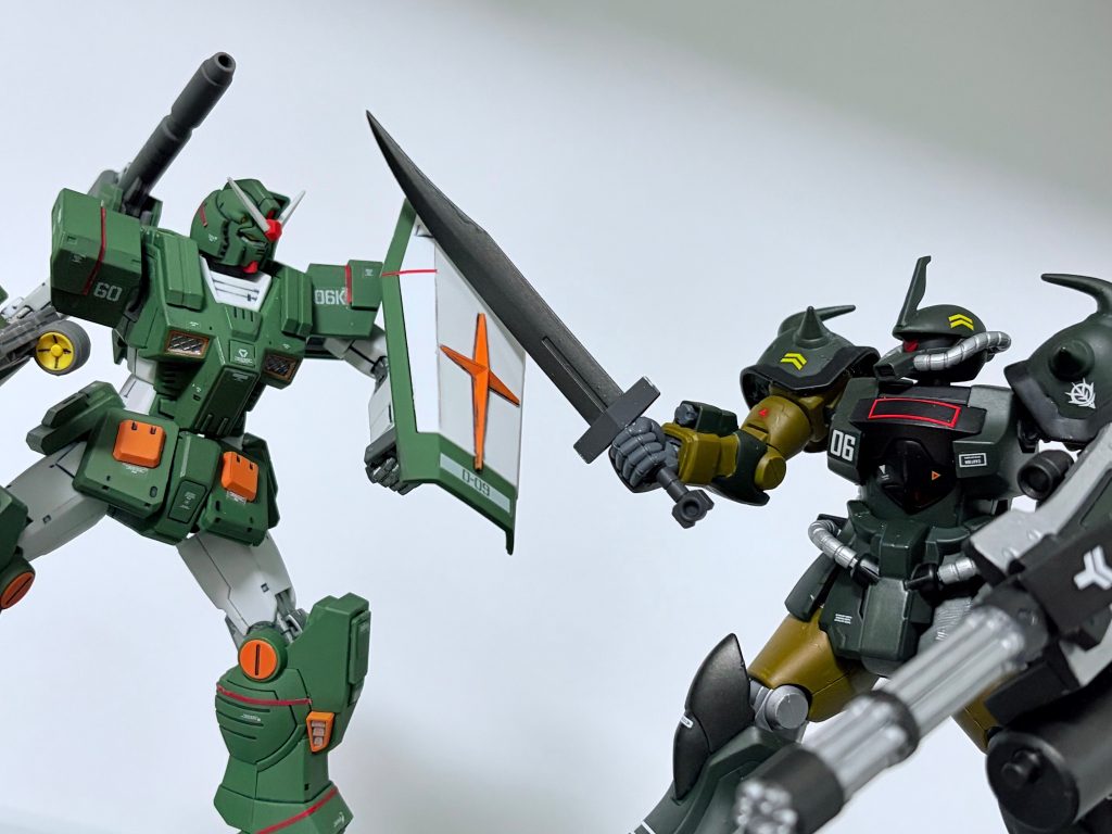 またまた過去作のグフ・カスタム(リアルタイプカラー)と対決