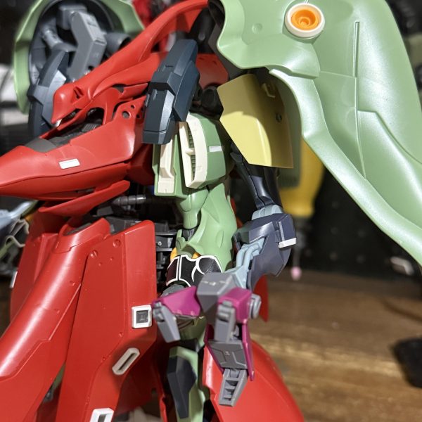 3年ぐらい放置していたナイチンゲールをいよああよ本腰を入れて改造開始しました。足はアーティファクトっぽいイメージを目指します。（2枚目）