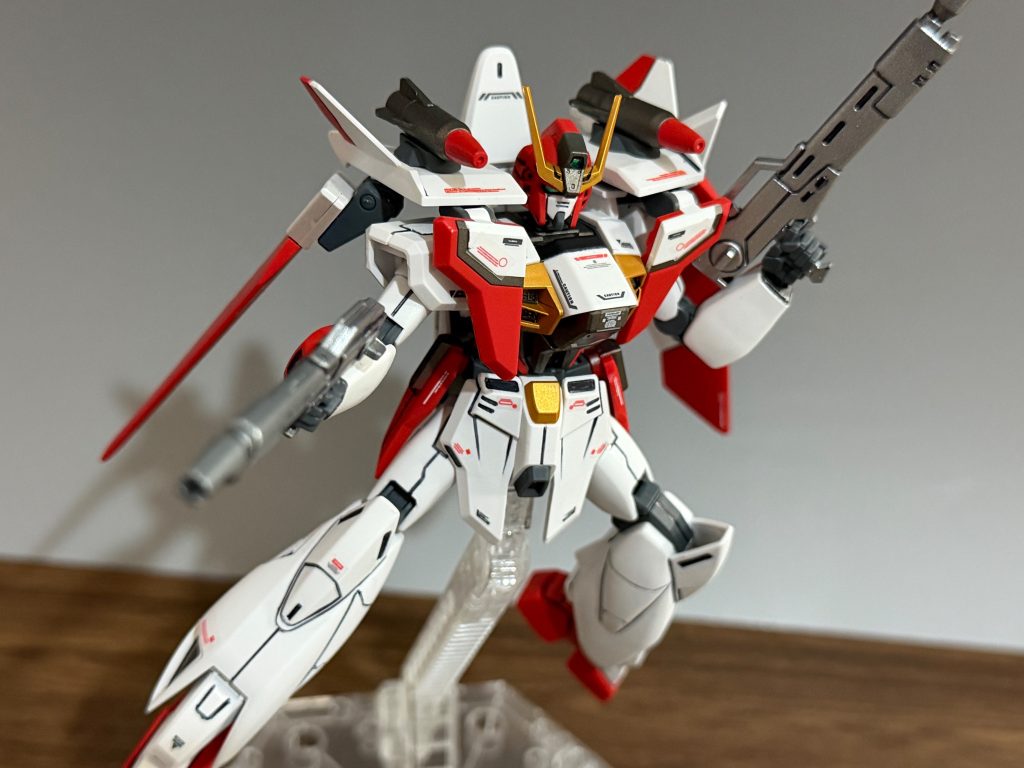 2丁拳銃のバスターライフルガンダムにしては珍しくビームサーベルや剣がないやつです