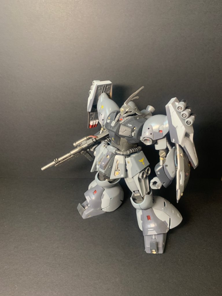 シャア率いるネオジオン軍はニュータイプ専用機としてそれぞれ別の視点からヤクトドーガを運用した。