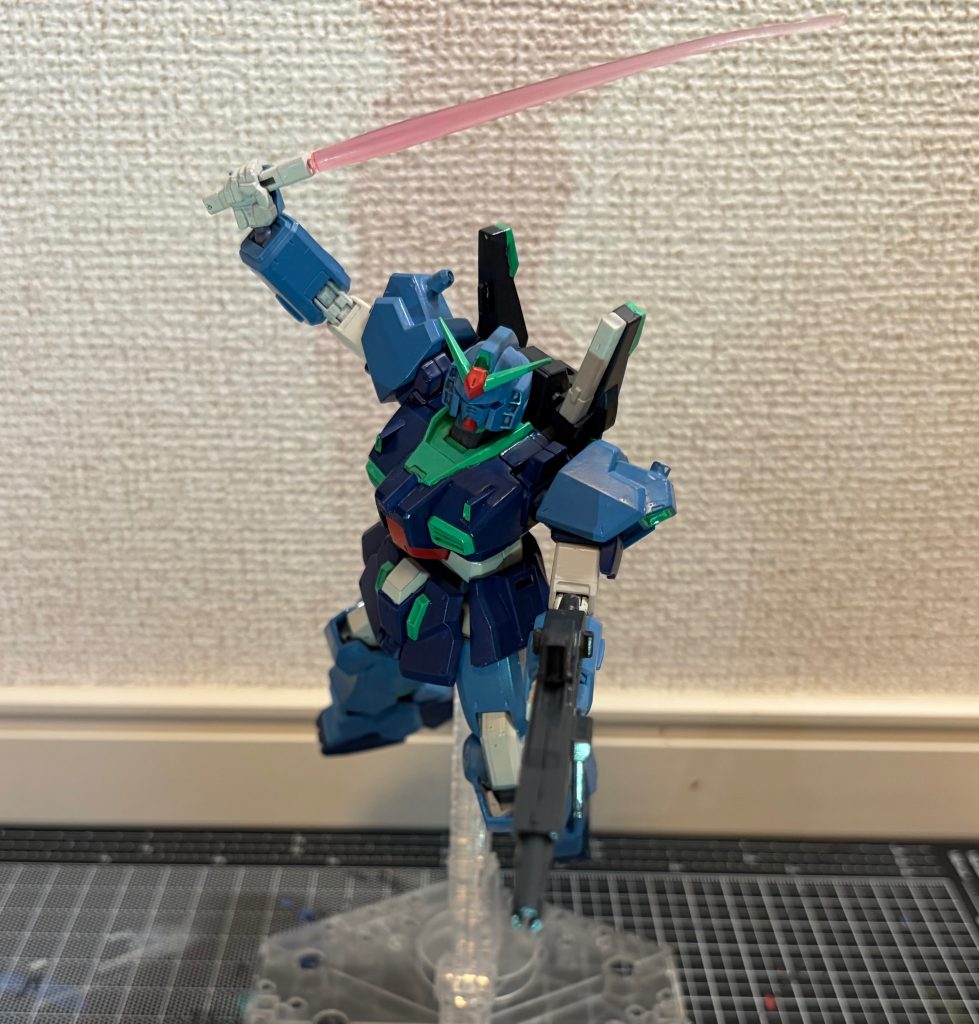 フルアーマーパージ劇中は2連装ビーム・ガンと海ヘビを装備していましたが、海ヘビは作成できていないのでビームサーベルとライフルで仕掛けます