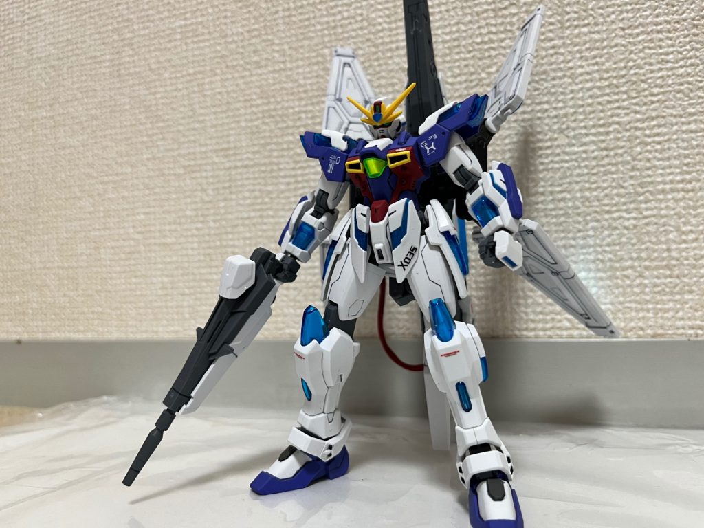 ガンダムX魔王にトライバーニングの手足をミキシング。背部のリフレクターは万博ガンダムのグラスフェザーを取り付けました。この為に、万博ガンダム2セット買いました！！