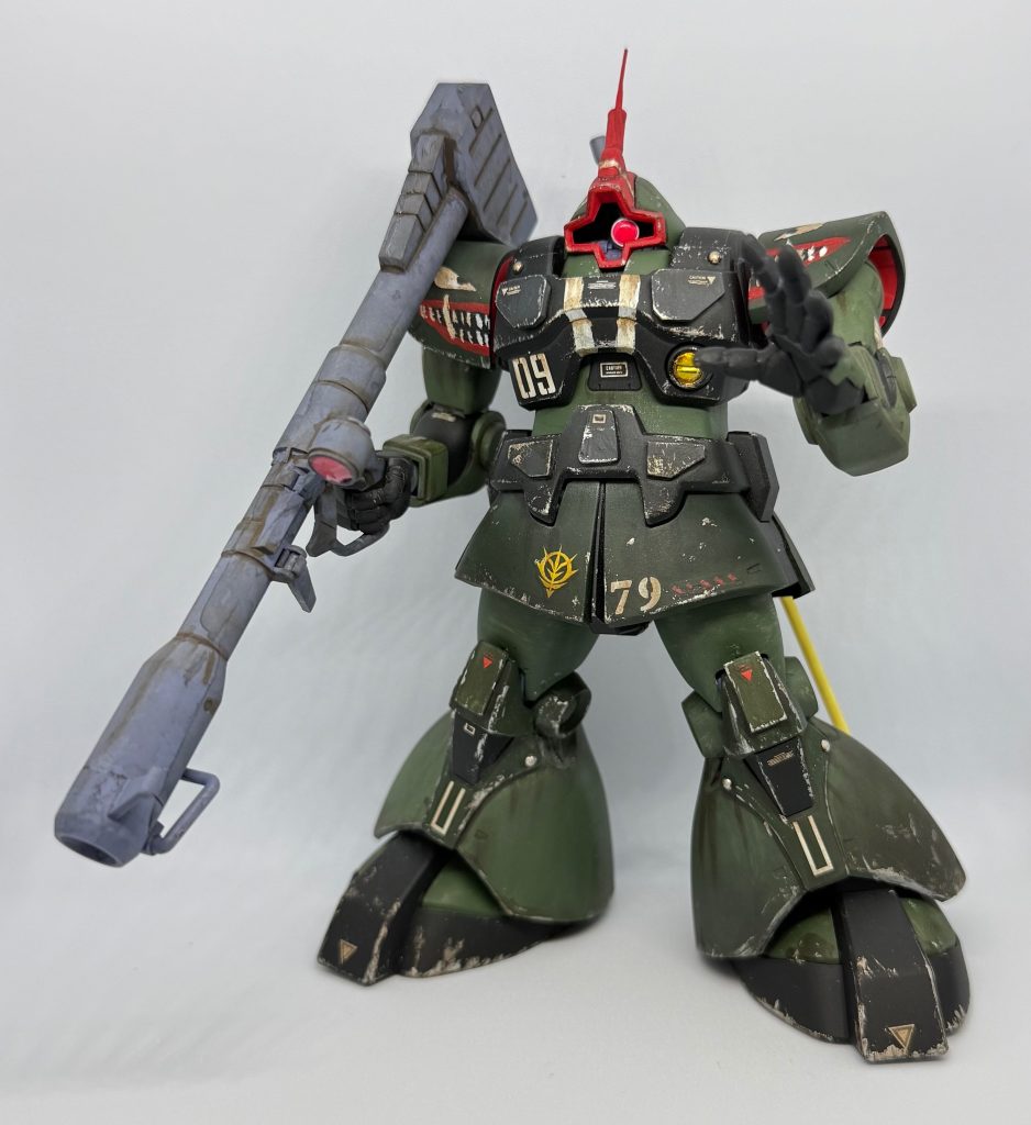 戦闘機のノーズアートっぽい顔を肩アーマーに描きました。