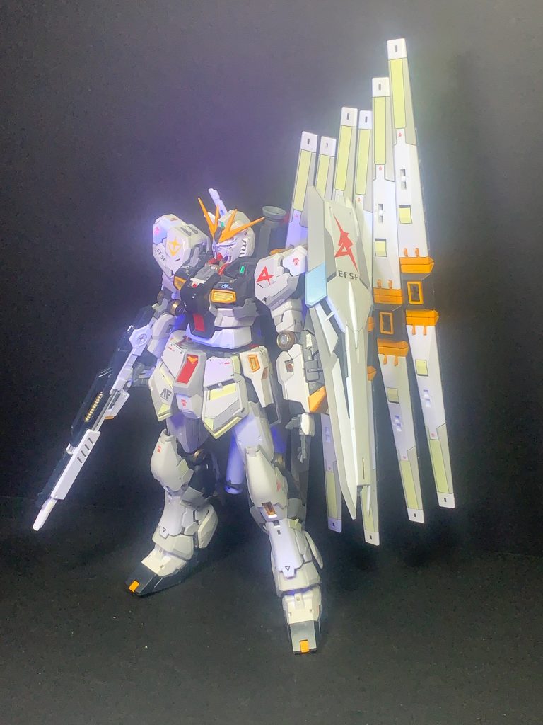 EGやHGを散々作って【νガンダムは極めた】とか思っていた自分を殺してやりたいぐらいです。(gundam-kao8)