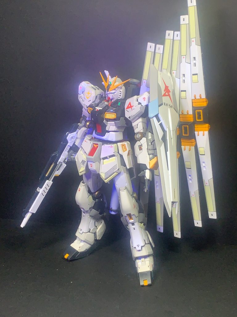 作ってみて一言。カッケー‼️ハンパねーカッコよさ、さすがRGνガンダムは伊達じゃない‼️(gundam-kao6)