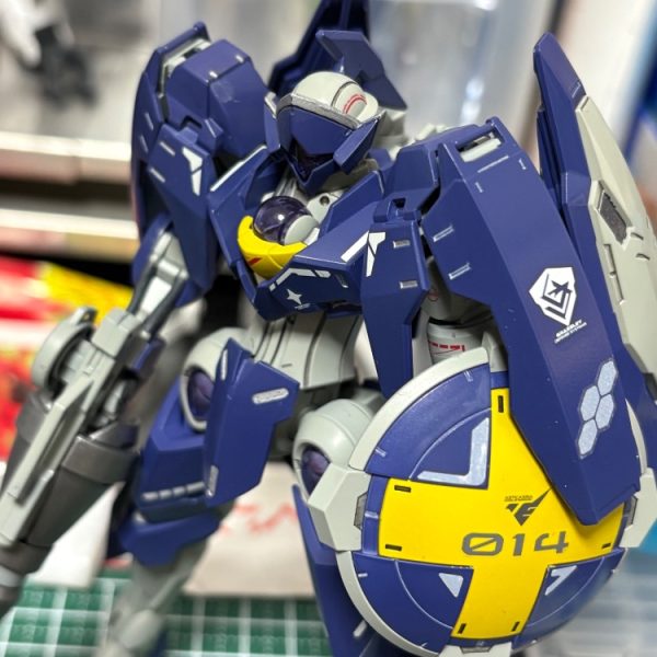 しばらく素組くらいしかしてなかったのでリハビリ感覚でミカエリス作りましたサビーナ・ファルディン専用機（1枚目）