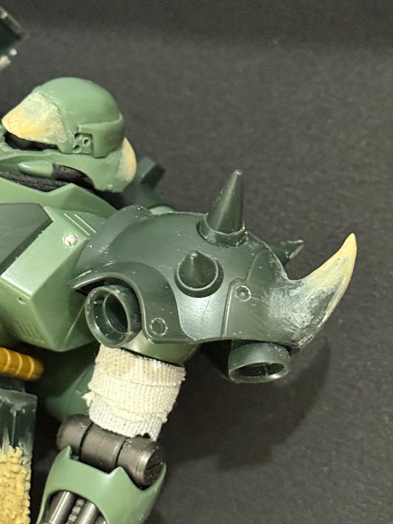 後頭部と方アーマーのスパイクを延長しました。