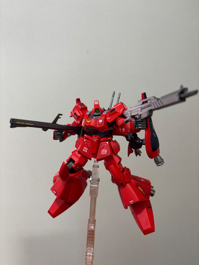 オマケでνガンダムのライフルもそのまんま塗り潰しただけですが持たせる事が出来ます。