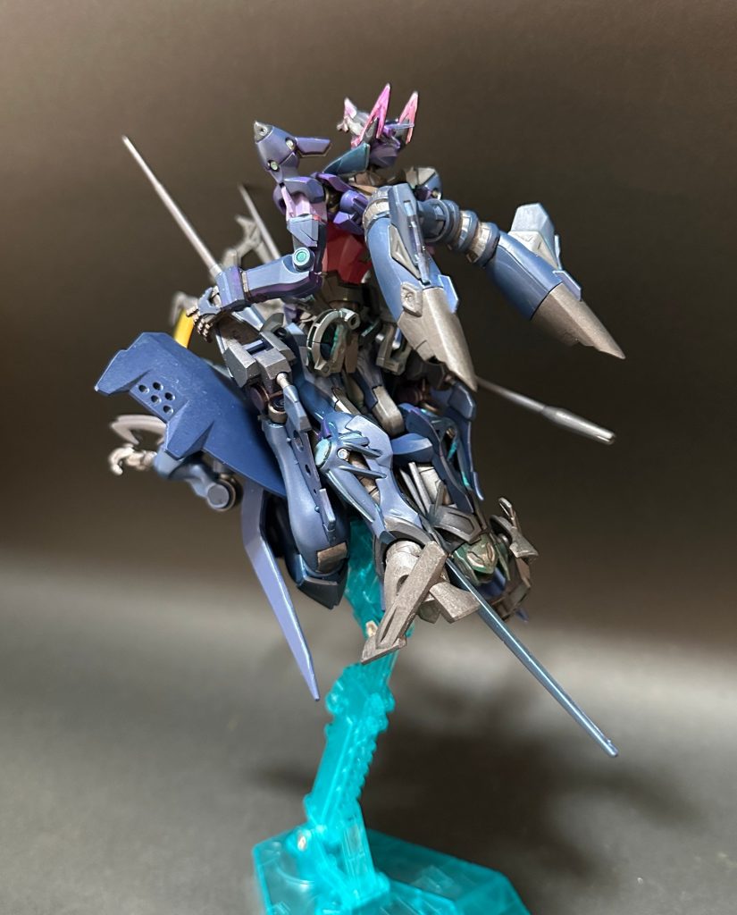 脚はたたんでも乗れますし伸ばしてもいけます。ちょっとドッグキャリアっぽい乗り方ですね。