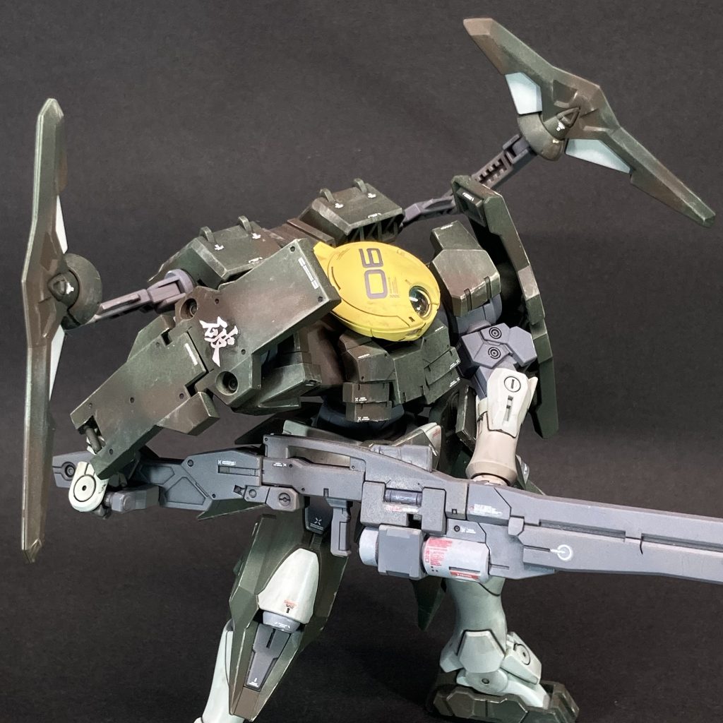 マルチセンサー展開！EWACユーゴー（以前に投稿済み）とのデータリンクが可能であれば、さらに正確無比な狙撃が可能となる。･･･なんていう設定は、ずっと後になって考えました。&nbsp;グリモア［ミサイルランチャー］