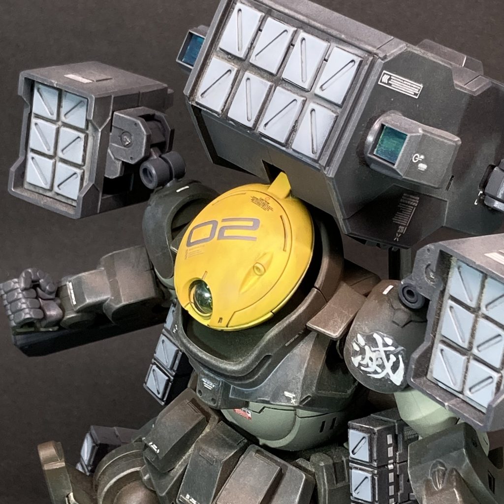 この機体から、2021年製作になります。背中のランチャーはキットのミニモアザックを改造したものです。機体外部に増設されたフレームで支えられています。他のランチャーは、30MMやコトブキヤのＭＳＧ等を改造したものです。塗装は、塗装は最初の3機と同じ陸上自衛隊カラーで迷彩としましたが、以前の作品と色調を揃えるのが微妙に難しかったです。&nbsp;グリムゲルデ［ソード］