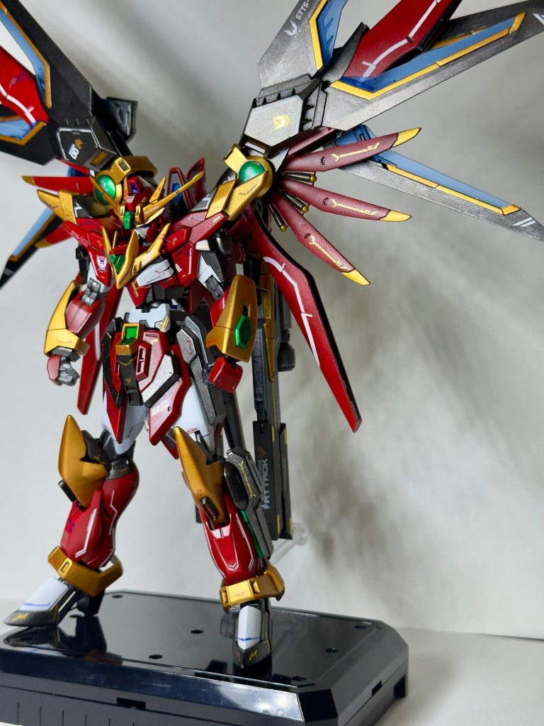 デスティニーガンダムの翼に装着したライジングフリーダムのサブウイングは、可動できるように改修しました。