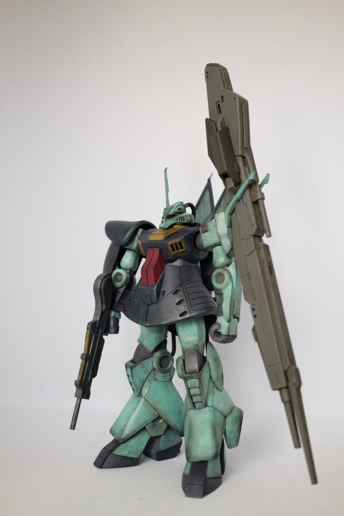 試しにZガンダム&nbsp;、リヴァイブ版のハイメガランチャーがあったので載せるとピッタリ。雰囲気合うようにウェザリングカラーで少し汚しています。