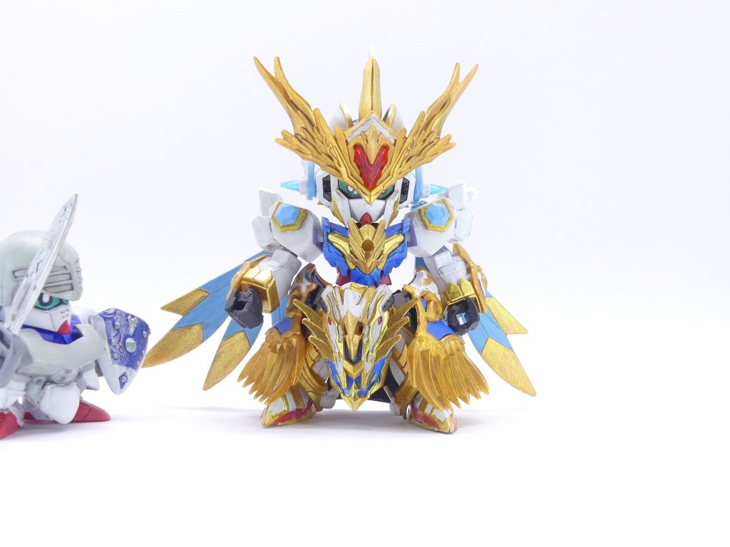 Page4「結成ガンプラクラブ」※初回更新時は一般兵が二人いましたが加工したものが見つからないため一人･･･つまりオリジナルの写真にしています「ガンプラ部」を作る。昇陽高校に、「エバーブック」を使っても怒られないような場所を作る、そう言い出したのはアマミチでした。「エバーブック」を使ったログインでは、ログイン中演者とそのガンプラは消滅します。ブックだけが寂しく置かれていると言うこと。部活を作り部室を持つことはエバーランドの秘密を守ることにもなるし、塗装や改造でいちいち父の模型店に顔を出す必要もなくなる。正直いいことづくめです。アマミチとサクラ、そしてアマミチの本読み友達・コウシロウの３人で部活としての最低要件を満たすことには成功、したのですが･･･「その部の目的は、何ですか？」部活担当の先生・イルマ・チカゲは、アマミチに少々厳しい質問を投げかけました。実は、自分もガンプラは好きで、塗装程度はたしなんでいるのですが･･･エバーランド。ナイトリージョンの中心である城は、ヴァトラス城と呼ばれます。そこの王様・シャインアーサーは困り果てていました。この城に秘宝が存在し、それを求めてあるガンプラが攻めこんできていると言うことなのです。それはシャインアーサーにとっては完全な濡れ衣でした。&nbsp;