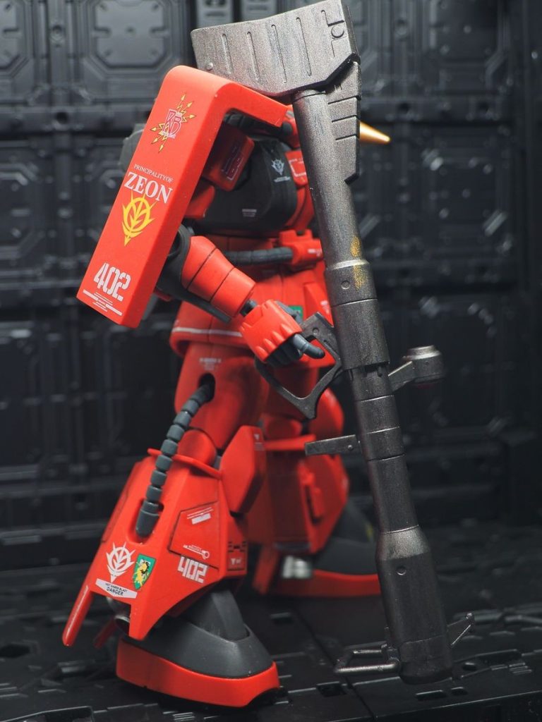 シールドには社外品のデカールで(zaku-kao5)