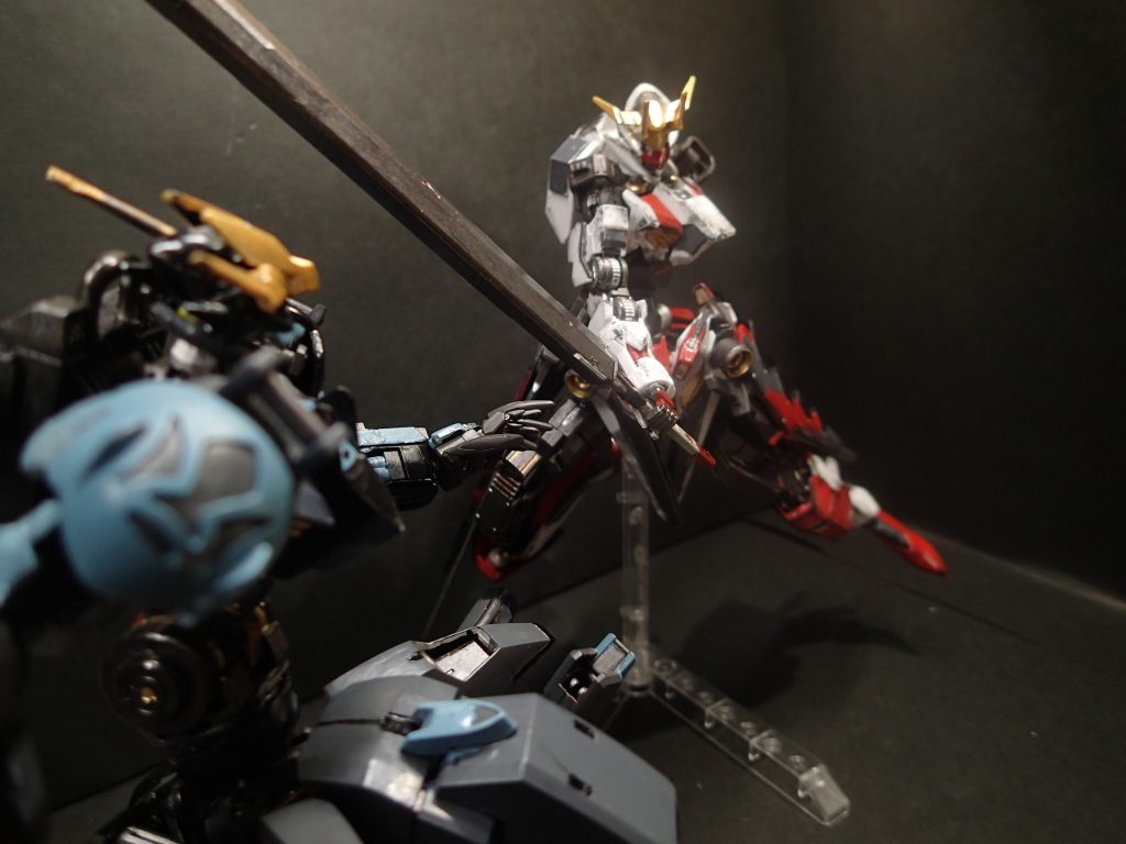 二つ前のバルバトス君と並べて一枚ここまで見ていただきありがとうございました！もしよければいいね、フォロー、コメント、よろしくお願いします！