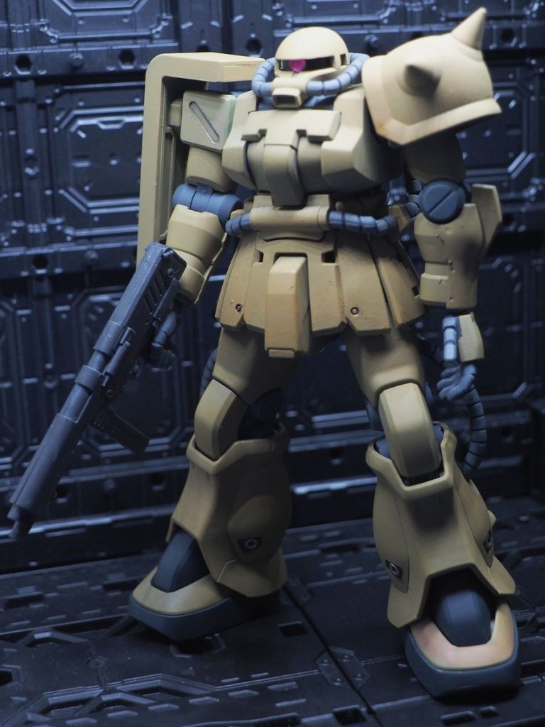 エアブラシ様様ですね(zaku-kao5)塗装はデザートイエローを使用しています。