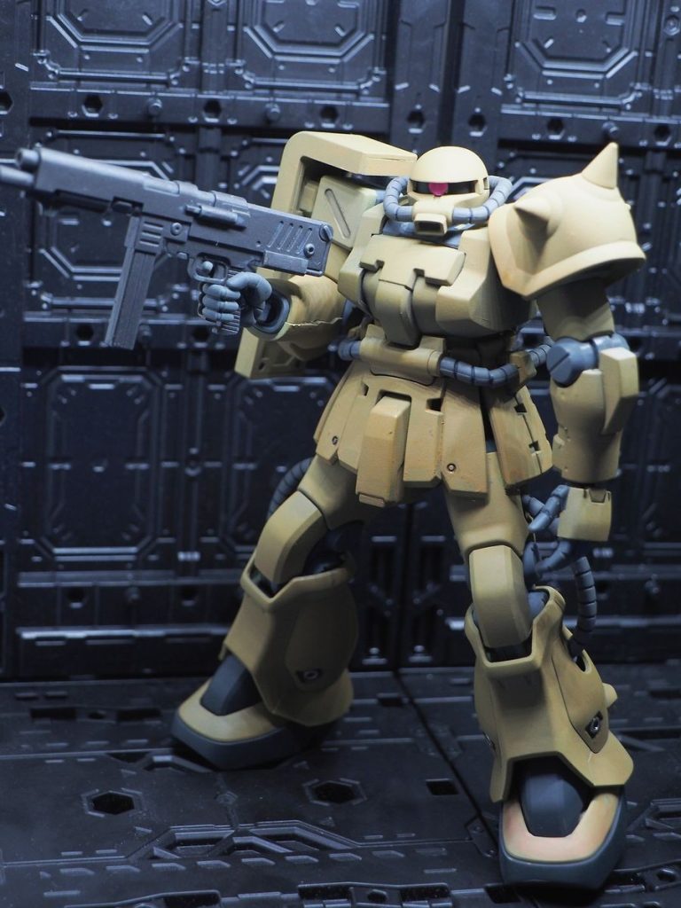完成品だったので、全部分解するのが面倒でしたが合わせ目が少ないキットなのが救いですね(zaku-kao5)
