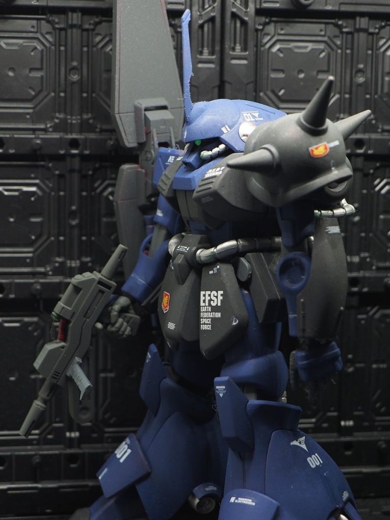 塗装には、余り色を使わずに仕上げています(gundam-kao6)その方が宇宙空間では視認し難いですからね(gundam-kao6)