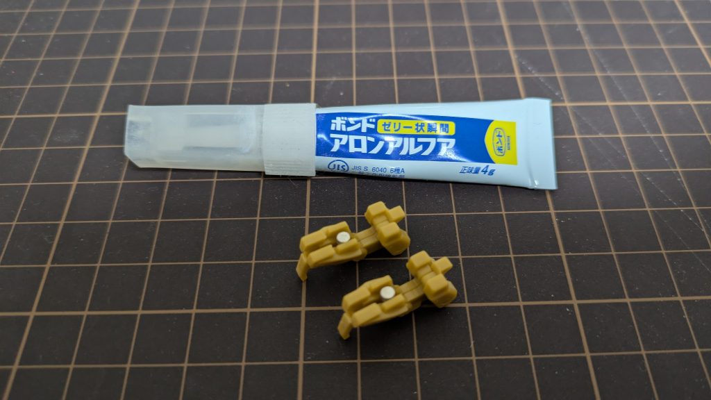ディスプレイのために、足裏にネオジム磁石を仕込みました。