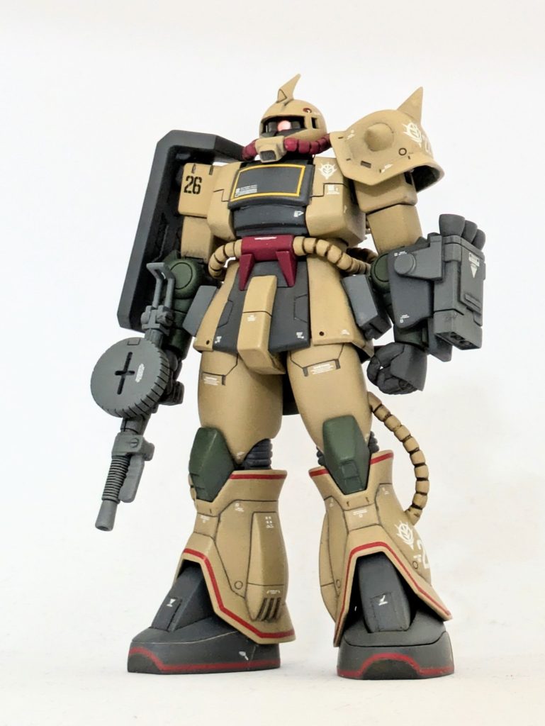 基本はオリジンMSD。鼻先と顔の動力パイプ、腕がリバイブザク。足首を旧ザクからいただいています。