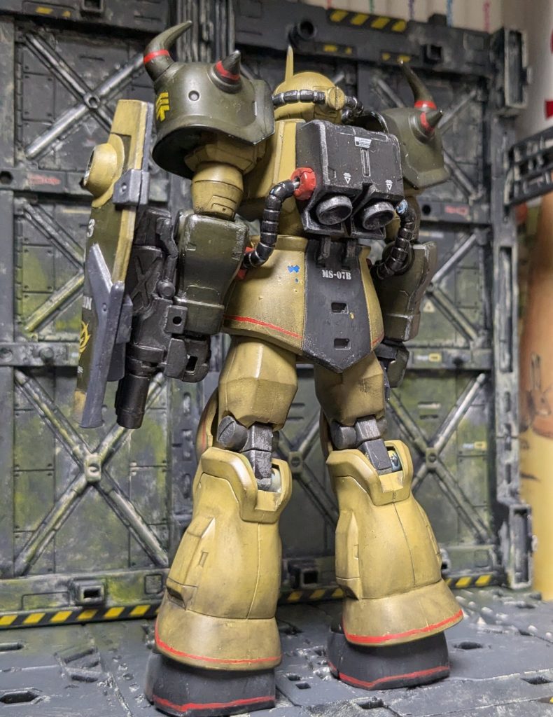 背面。なんか塗装ハゲあるな。なおさにゃ。デカールは全体的に控えめに。