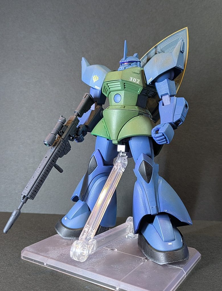 配色はガンダムブルーとメカグレーを1:1で調合しました。写真は青く見えますが実際はグレーが強めです。