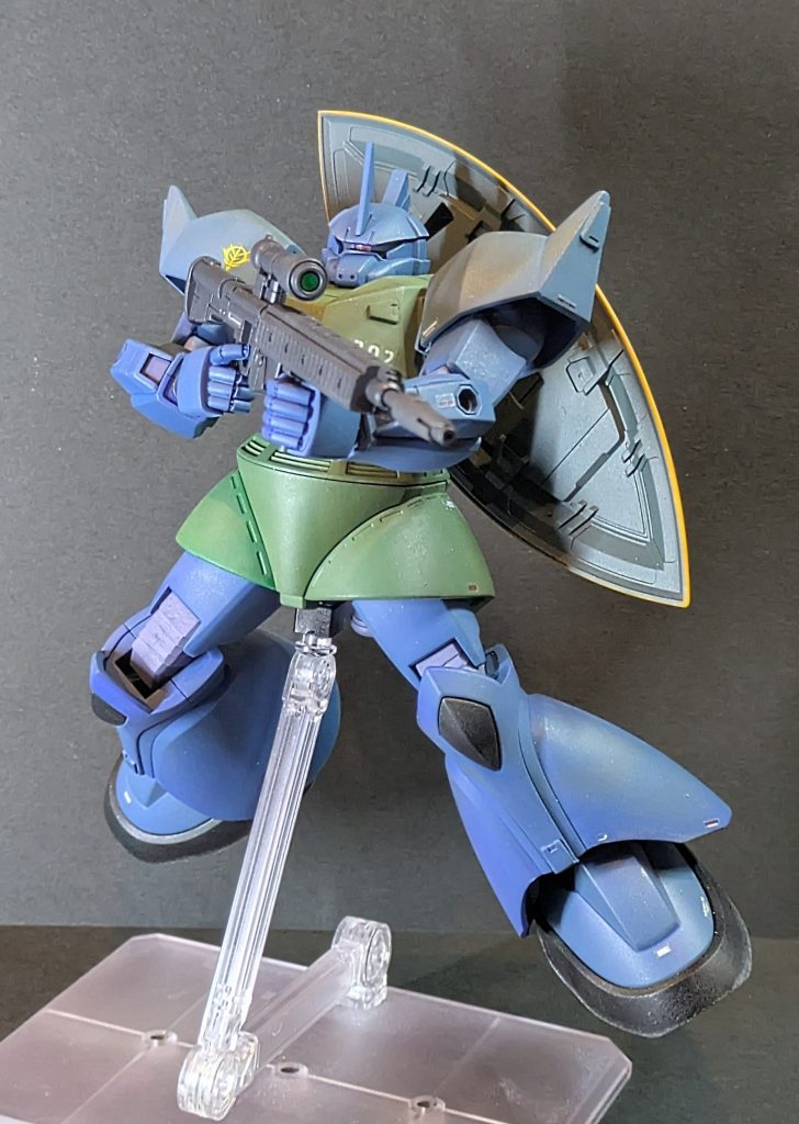 旧キットの可動域の関係でライフル構えるのも一苦労でした。