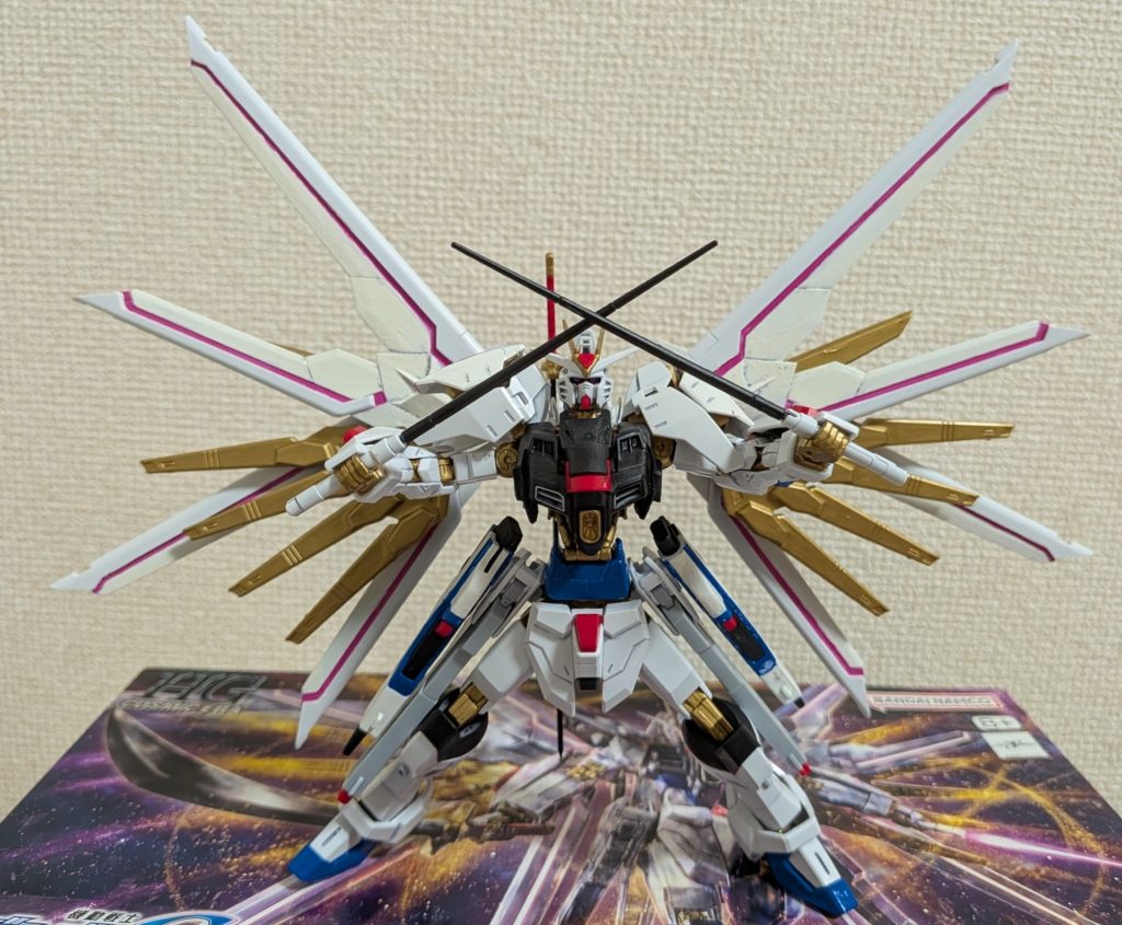 「ハルファストラムとしてのオリジナル武器」となる、実体剣と化したアクータラテルタ（ビームサーベル）です。