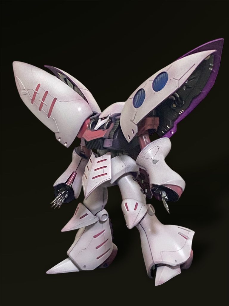 どうしても作りたかったキュベレイ…白い装甲はパープルサフ→シャアピンクっぽいグラデーション→MSホワイト→半光沢トップコートです。ピンクグラデーションながら私らしく重厚感ある佇まいに女性的な色気が同居できたと思います♡