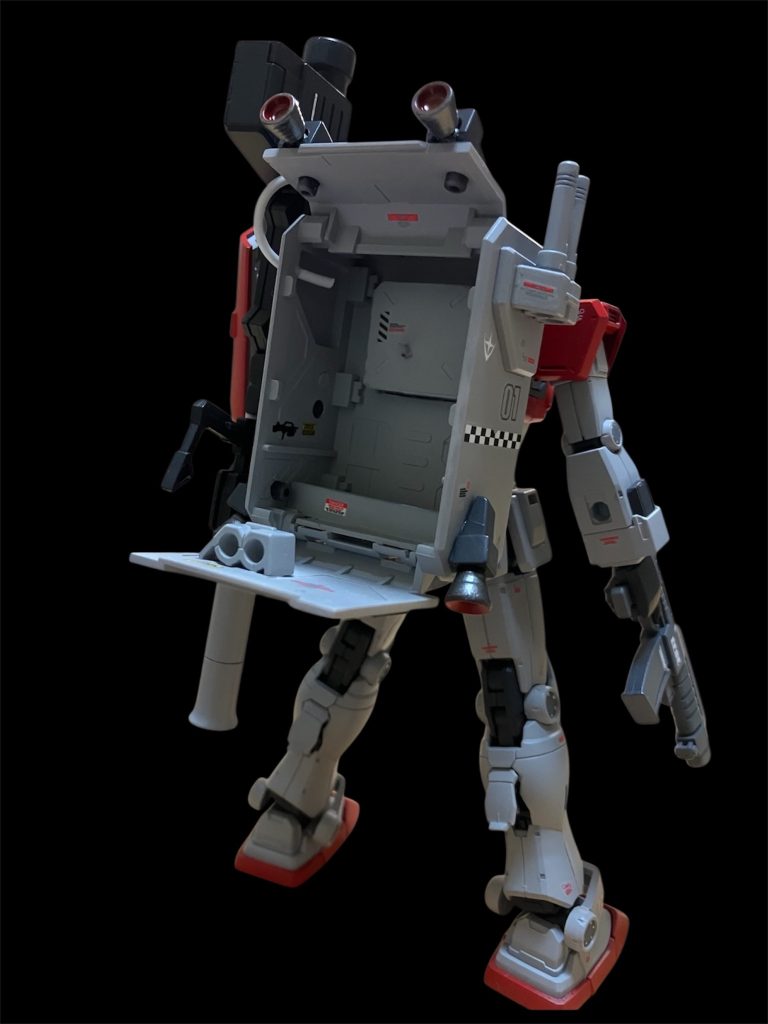 中には何も入っていません。積込める武器がありませんでした。バズーカは横にラックを付けてマウントしています。