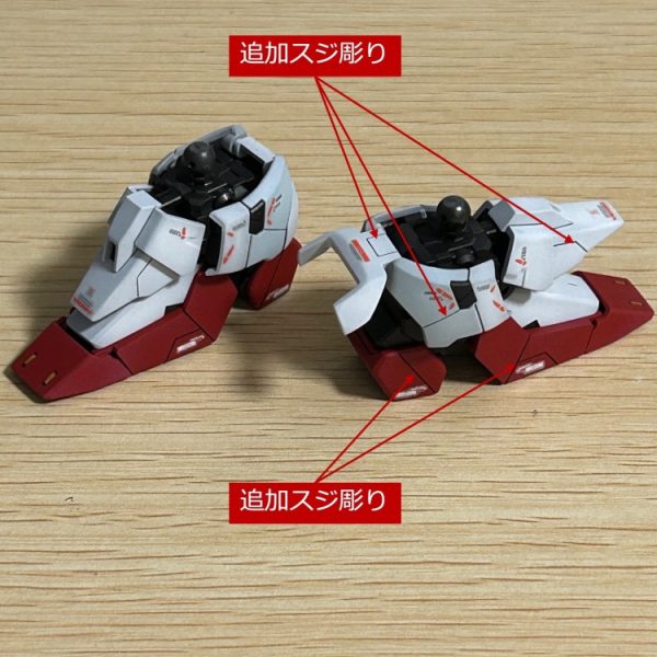 追加スジ彫りを少し入れてみました。また、白パーツの塗装は２種類の白色を使用して塗装しています。部分的にみただけだと、それほどクッキリと色が分かれて見えませんが、完成した際になんとなく色分けしているのが分かればいいかなと思っています。（1枚目）