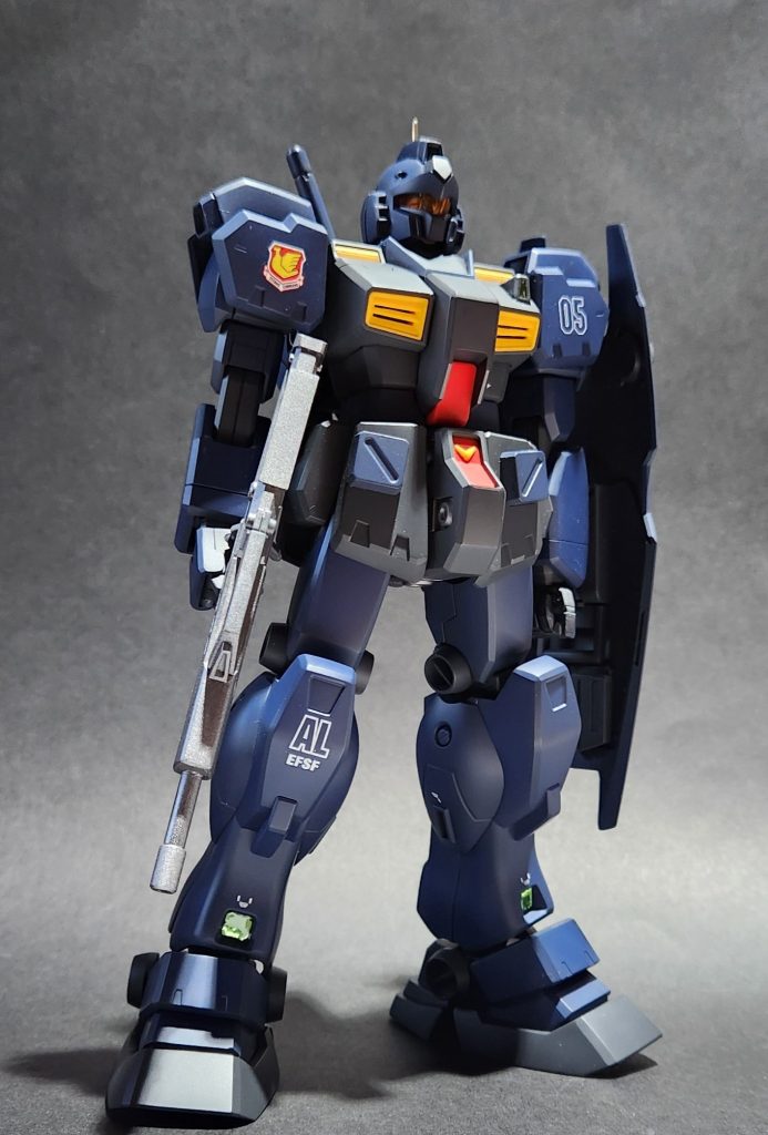 A.O.Z系の機体を続けて組んでいたので、0083にも登場するクゥエルを作りたくなりました。強そうなシルエットとカラーリングで、OVA公開当時は驚いたのを覚えています。