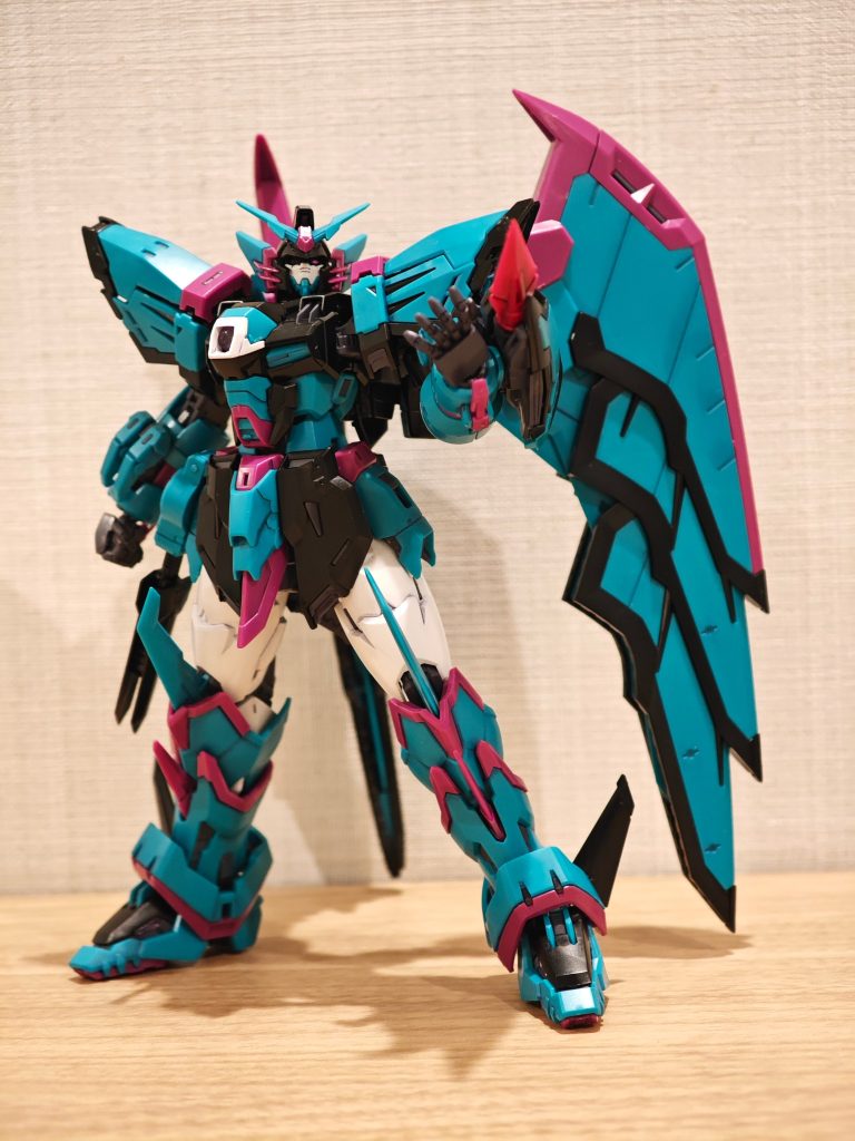 こちらもゼロカス同様単純なカラバリ品で仕様自体は通常版と全く同じですね。欠点としてこちらもリアリスティックデカールは付属して無いですがゼロカスと違ってクリアパーツが色付きだったり色分けの関係で情報量多いので素組みでも中々見栄え良いです、あと今回は軽くスミ入れだけしてます。