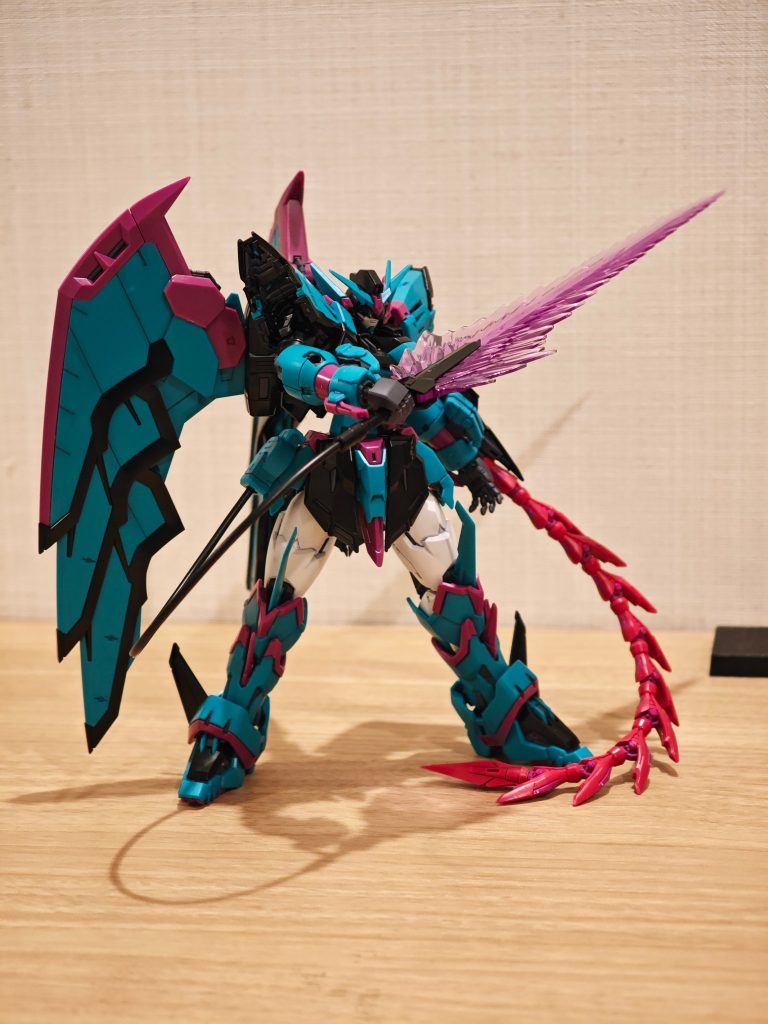 関節もしっかりしてるのでその大型武器もちゃんと支えられるのも良きです。