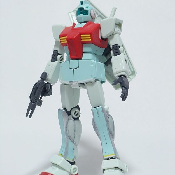 リバイブガンダムとミキシング中です。フロントアーマ―は、左右分割のみにしたかったのですが、どうしても足を前にあげようとすると、アーマーとコックピットハッチ部が干渉するので、しかたなくロボ魂を参考に最小限の分割にしてみました・・・。（2枚目）
