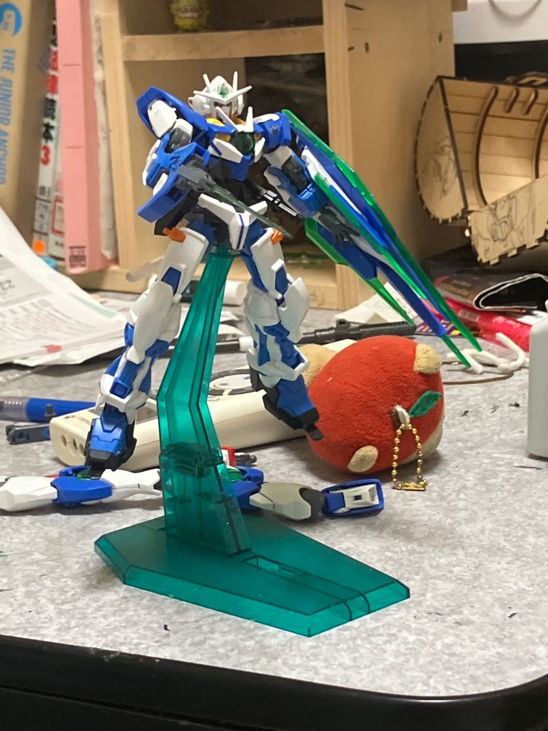 ブルーフレームセカンドLの腕部と足の部分を変えるとGNソードライフルモードに変えられることが可能