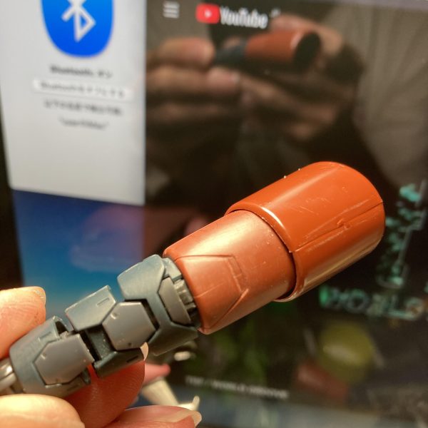 今日は腕の加工をおこないました！あと、モノアイをWAVEのHアイズに変更&nbsp;（3枚目）