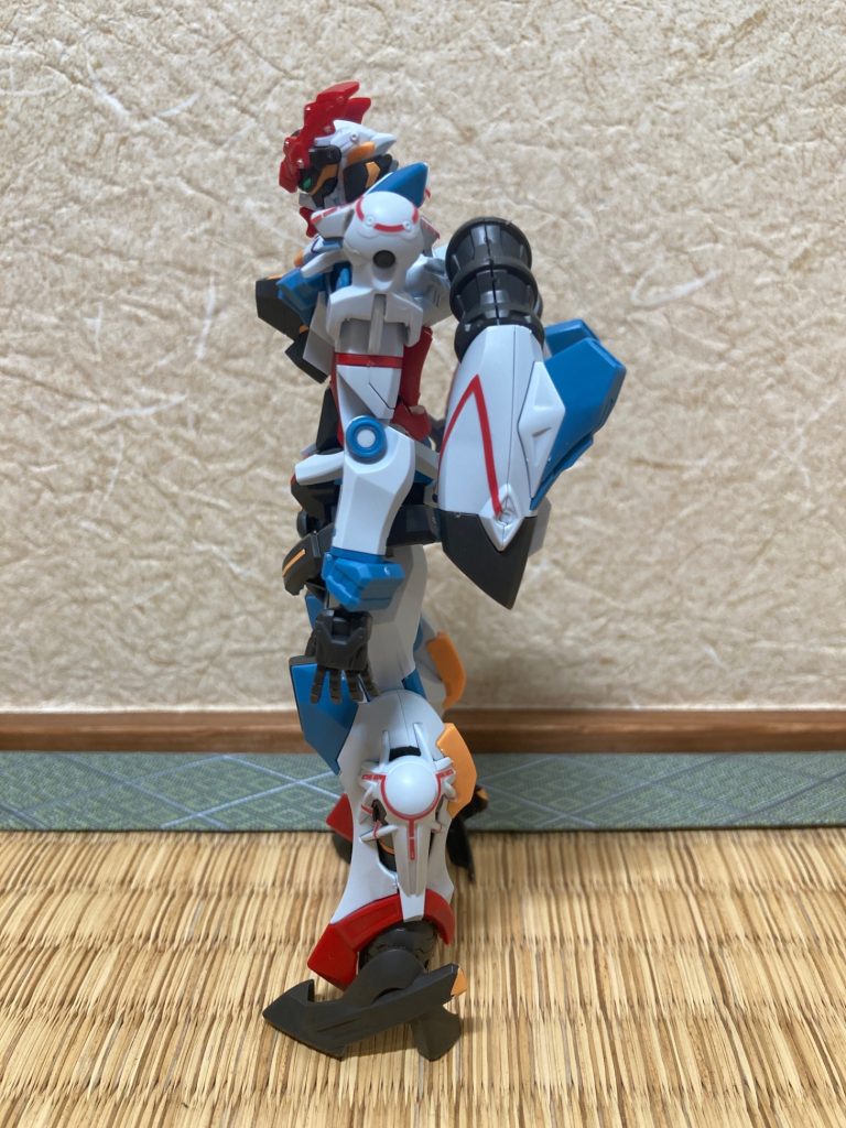 塗装済みの画像とシールを貼っただけの状況があまりにも違いすぎて色を塗るのは諦めました。
