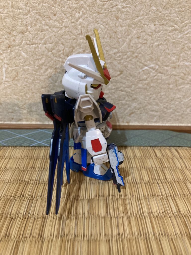 武器の塗りもお雑で