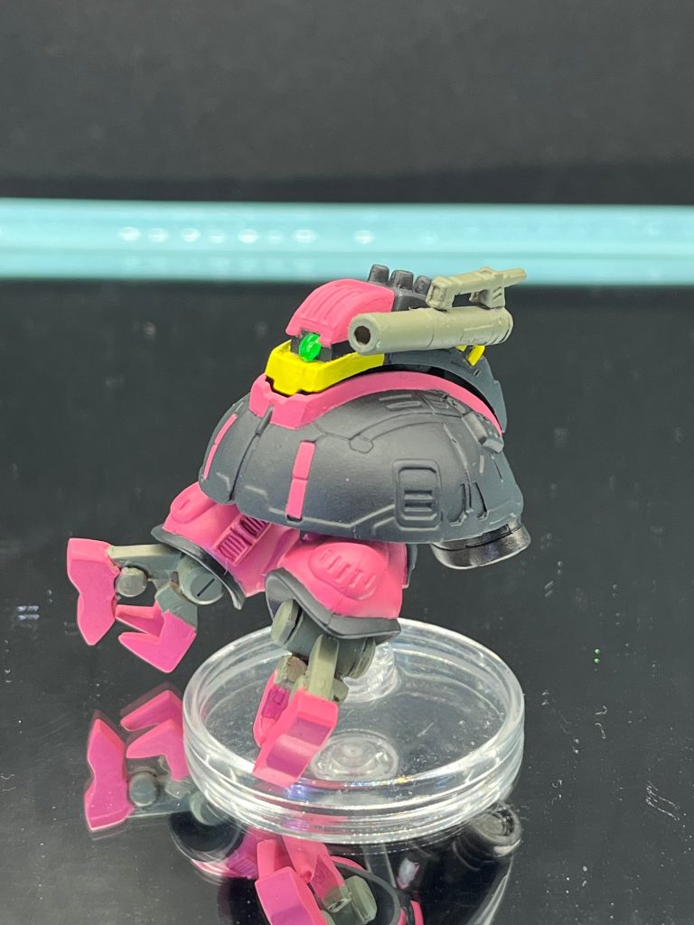 パーツの差し替えでモビルアーマー形態にもなります