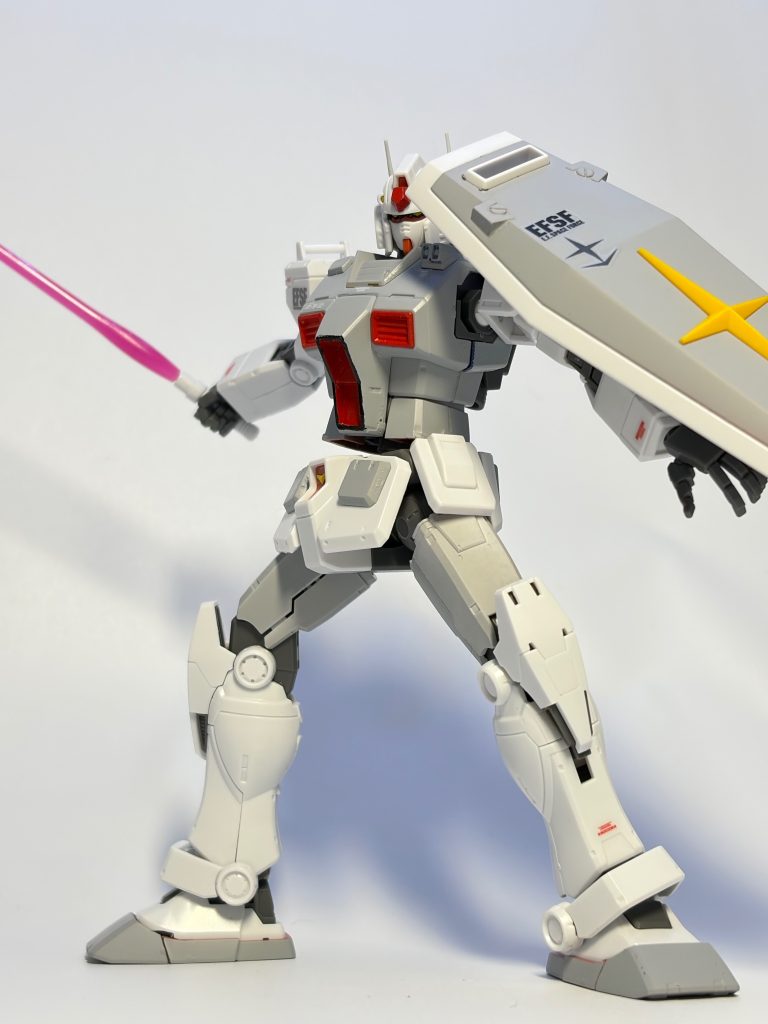 サーベルエフェクトパーツは赤いガンダムからです。こっちの色の方が好きです