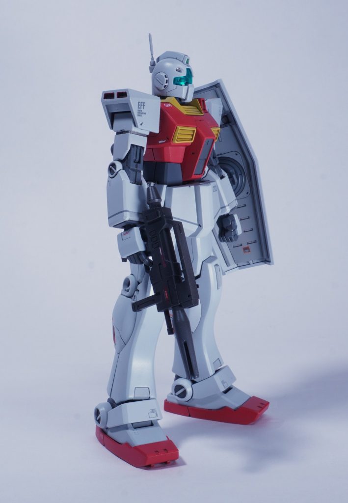 肩の小型化すると、もともと小さかったノズルも更に小さくなります。削り込んでイメージに合う大きさに変更。なぜか元々ない中央の仕切りを追加。&nbsp;