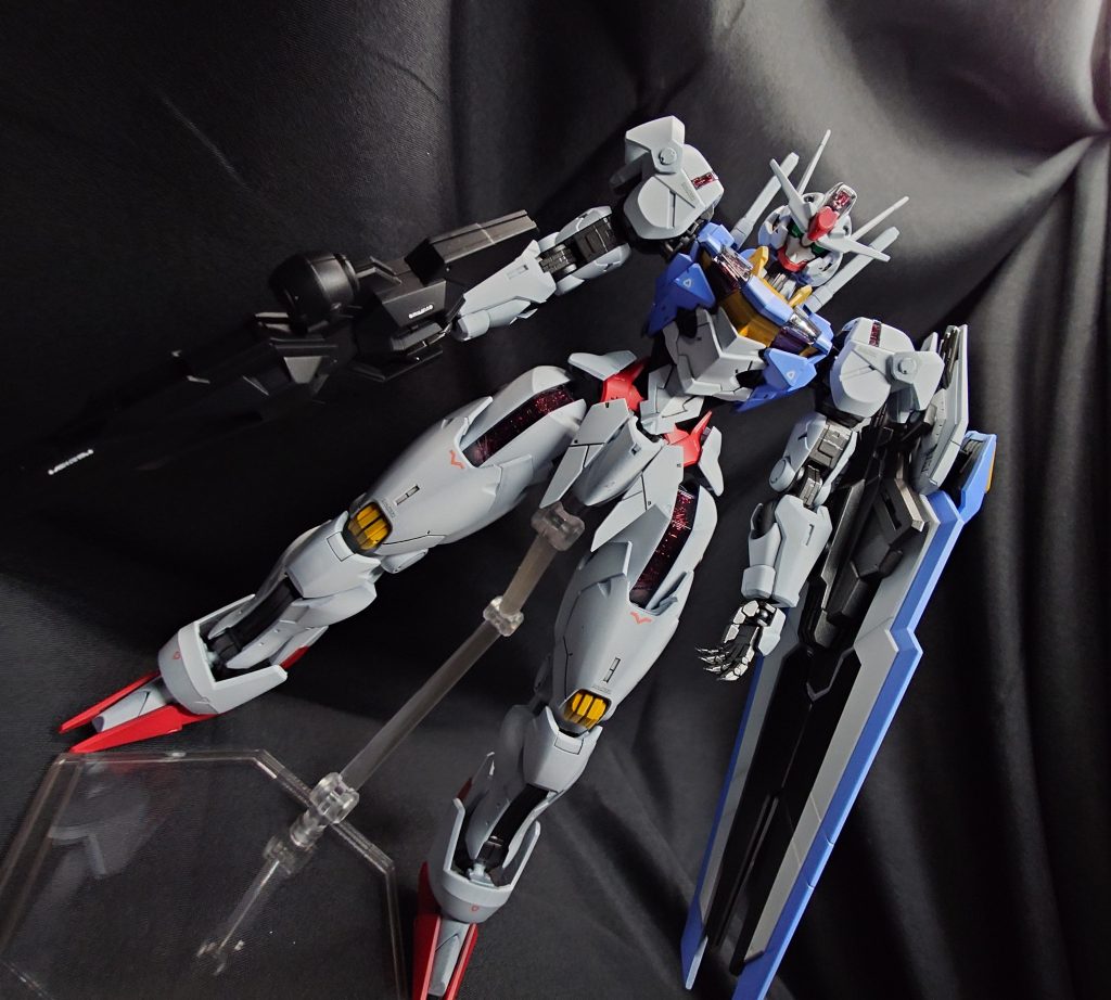 黒立ち上げの全塗装で製作しました。ほんのりグラデーションがうまくいきました(gundam-kao6)