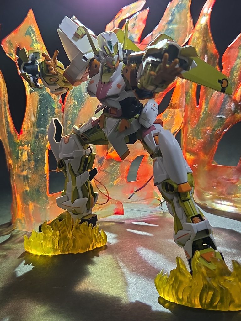 ガンダム アストレイ タイプ(イエローフレームでいいのかな？)であるガングニールが何故ファウンデーションに所属しているのかは現在までの配信話では明かされておりません🤔💭機体名の由来は『大神オーディンの槍 ガングニール(グングニル)』ヒビキちゃんの体内に在るFG式回天特機装束と連動する『武装機奏』と、いうシステムが組み込まれております😧