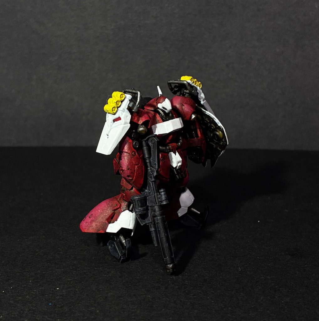 武器、足、バックパックはグレーでドライブラシかけてます。