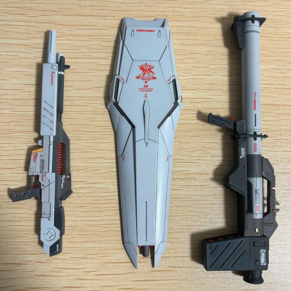 今回は武器とシールドを色々と塗装時に塗り分けをしてみました。（2枚目）