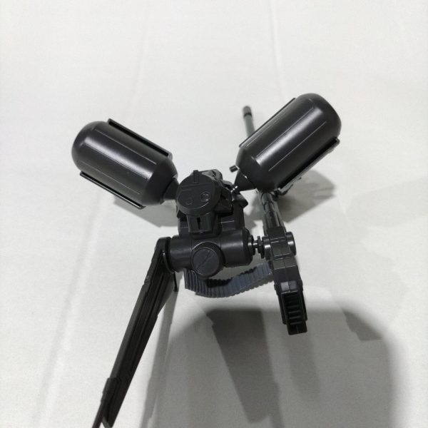 ギラ・ズール アンジェロ機をストレート組してみた10月10日のナガノモデラーズ展示会に向けて1人展示テーマ『ネオジオンの赤』をやろうと色々と製作中なのだが、ギラドーガ重装型をたまたま入手できてしまったので並べたくなって、展示会とは関係なく作成することにする気になるポイントとしては、親衛隊機にしては姿勢が悪くないか?というところと、バックパックの2つの巨大タンクのシールドパーツが一体化しているのでこれはなんとかしたい(ギラドーガ重装型、サイコドーガ、ギラ・ズールなど並べてニヤニヤしたいところではある) しかし先に展示会用のR・ジャジャ、キュベレイマーク2、ナイチンゲールが控えているのでこちらはおいおい手をいれていきたいところ(5枚目)