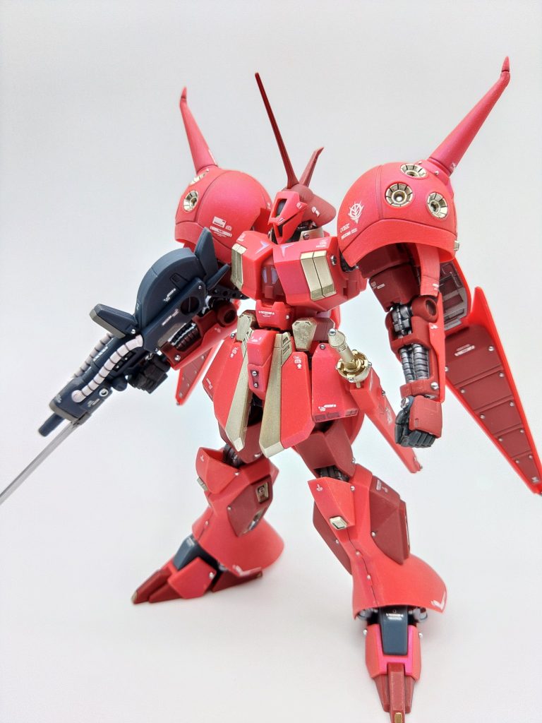 キットの成型色を活かしてこの機体の代表格であるキャラ・スーン機として製作しています。というかそのまま作っています。このＲ・ジャジャは完成度が高いので、ランナーを溶かしたカラープラ板は今回つくらず、ランナータグで改造は全て済みました。